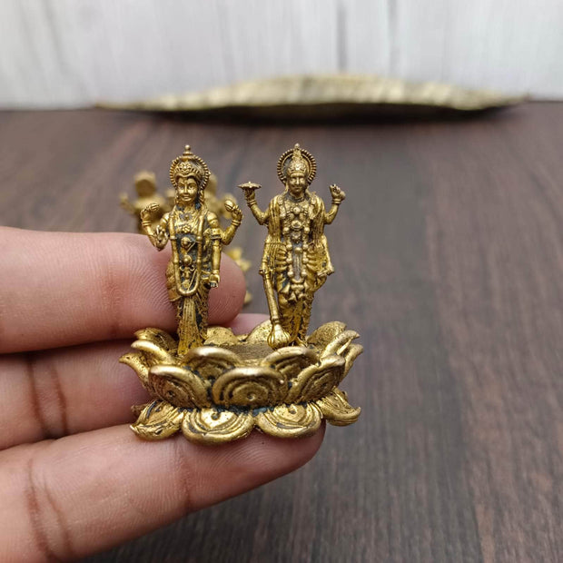 onesilver.in Brass god idol Lord Vishnu Lakshmi 4.5cm - 42 Gms Brass Idols Vishnuvu - Devi Maa Brass Idols Vishnuvu - Devi Maa